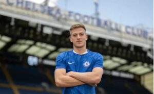 CĐV Chelsea ủng hộ chiêu mộ Victor Osimhen hơn Liam Delap