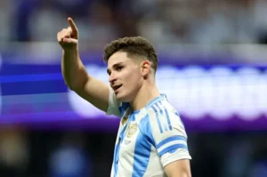 Julian Alvarez khẳng định tương lai với Atletico Madrid